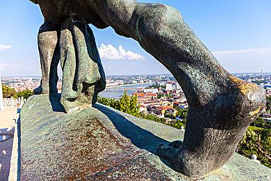 操控机甲碾碎虫群！这款机甲幸存者爽游现已正式发售！